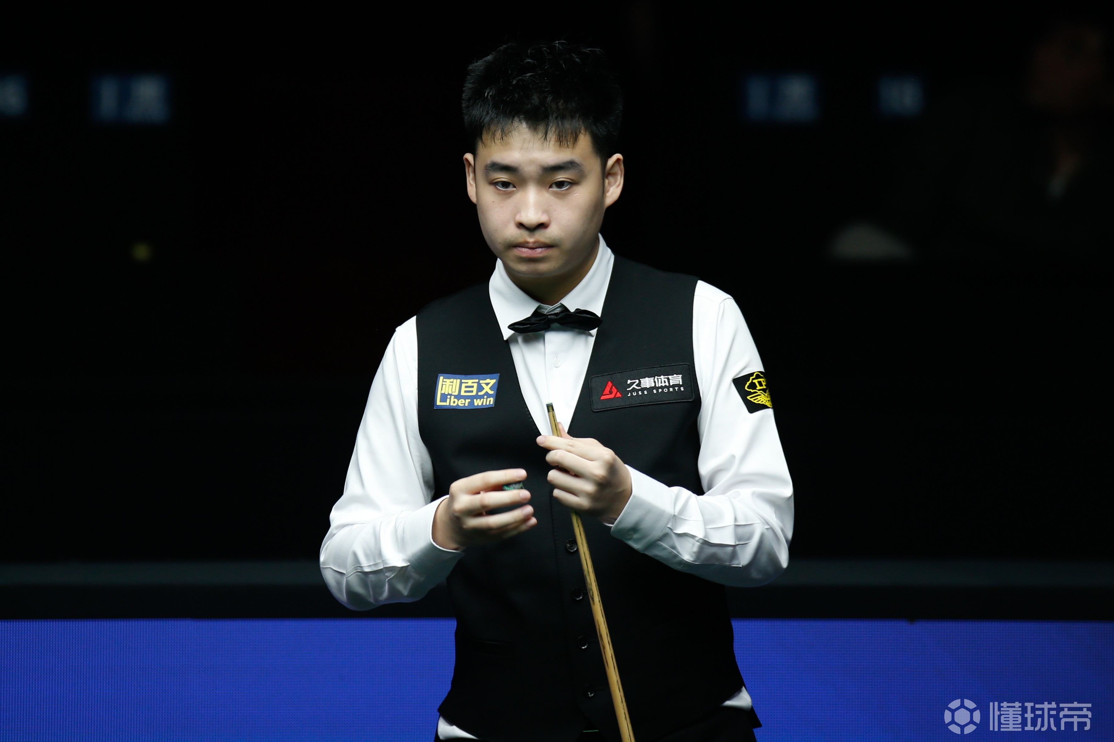 足以令人侧 足以令人侧