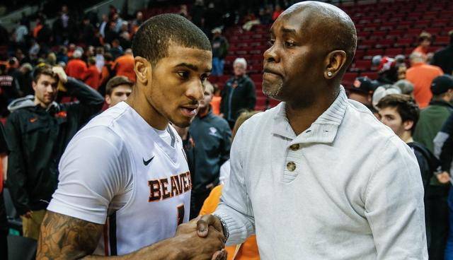 转会市场中 转会市场中